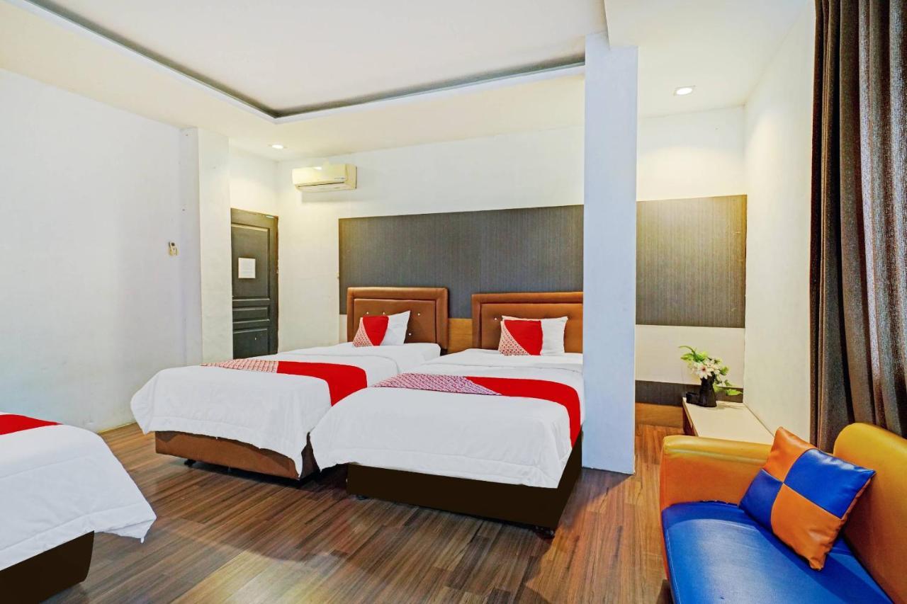 Oyo 90450 Sentra Inn Medan Exterior foto