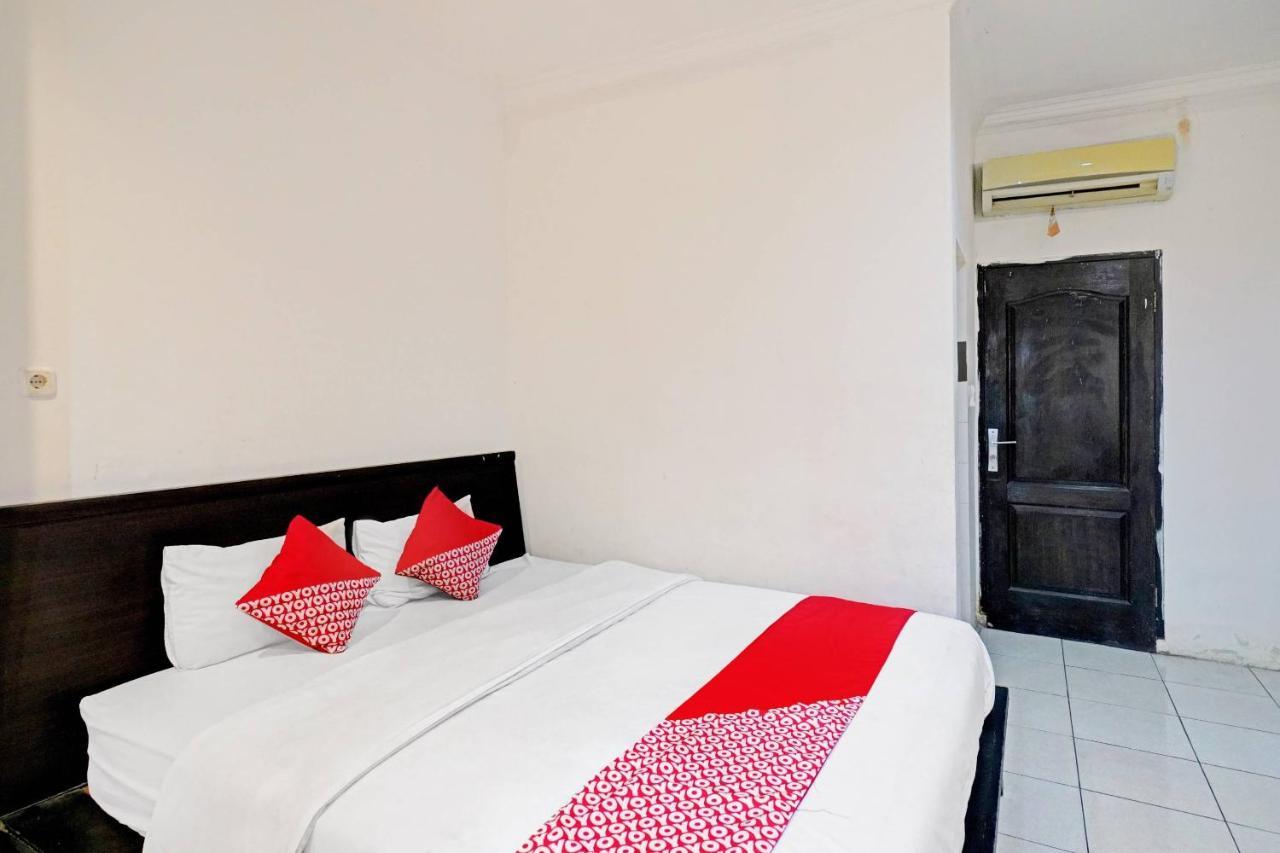 Oyo 90450 Sentra Inn Medan Exterior foto