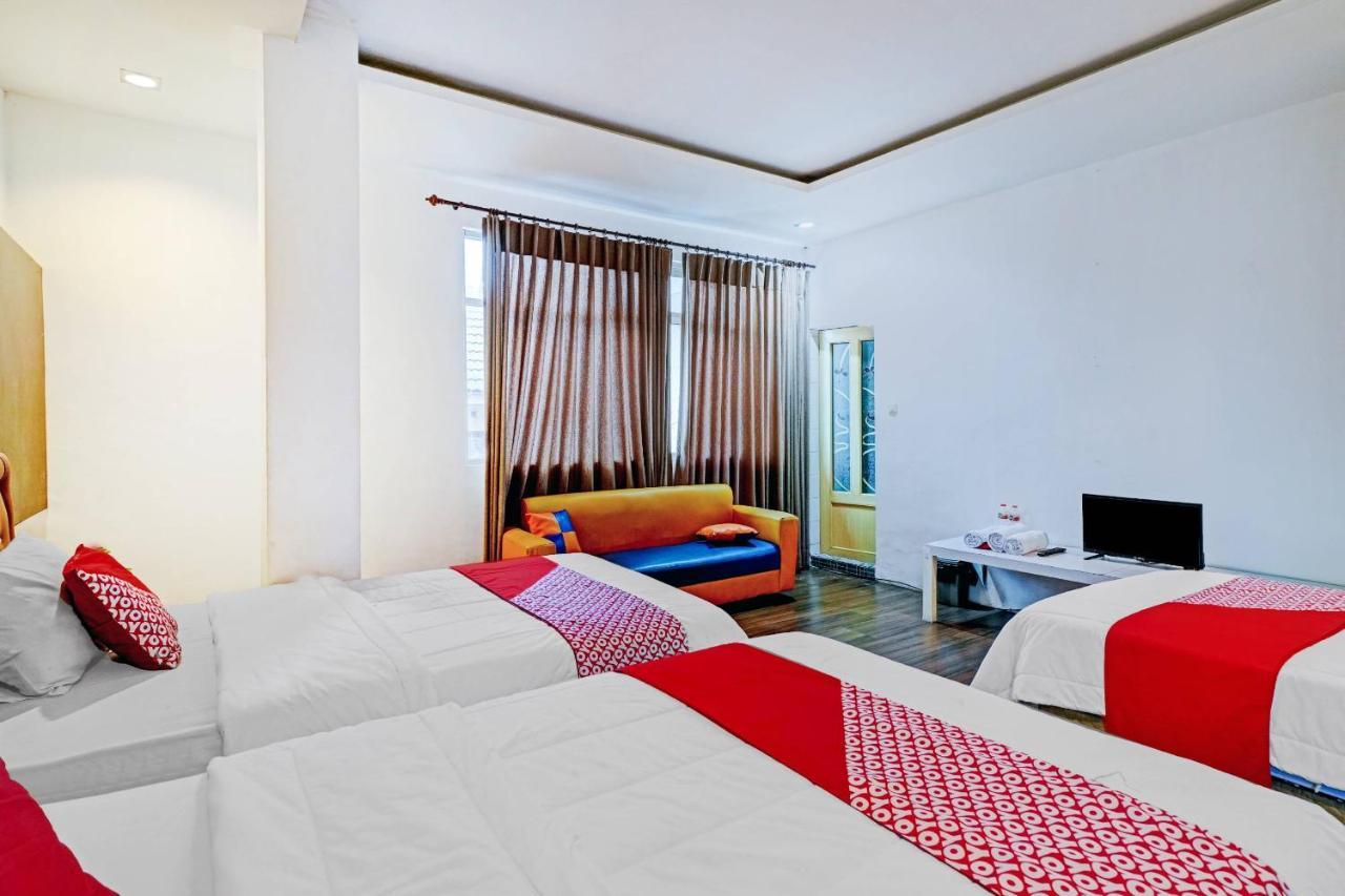 Oyo 90450 Sentra Inn Medan Exterior foto