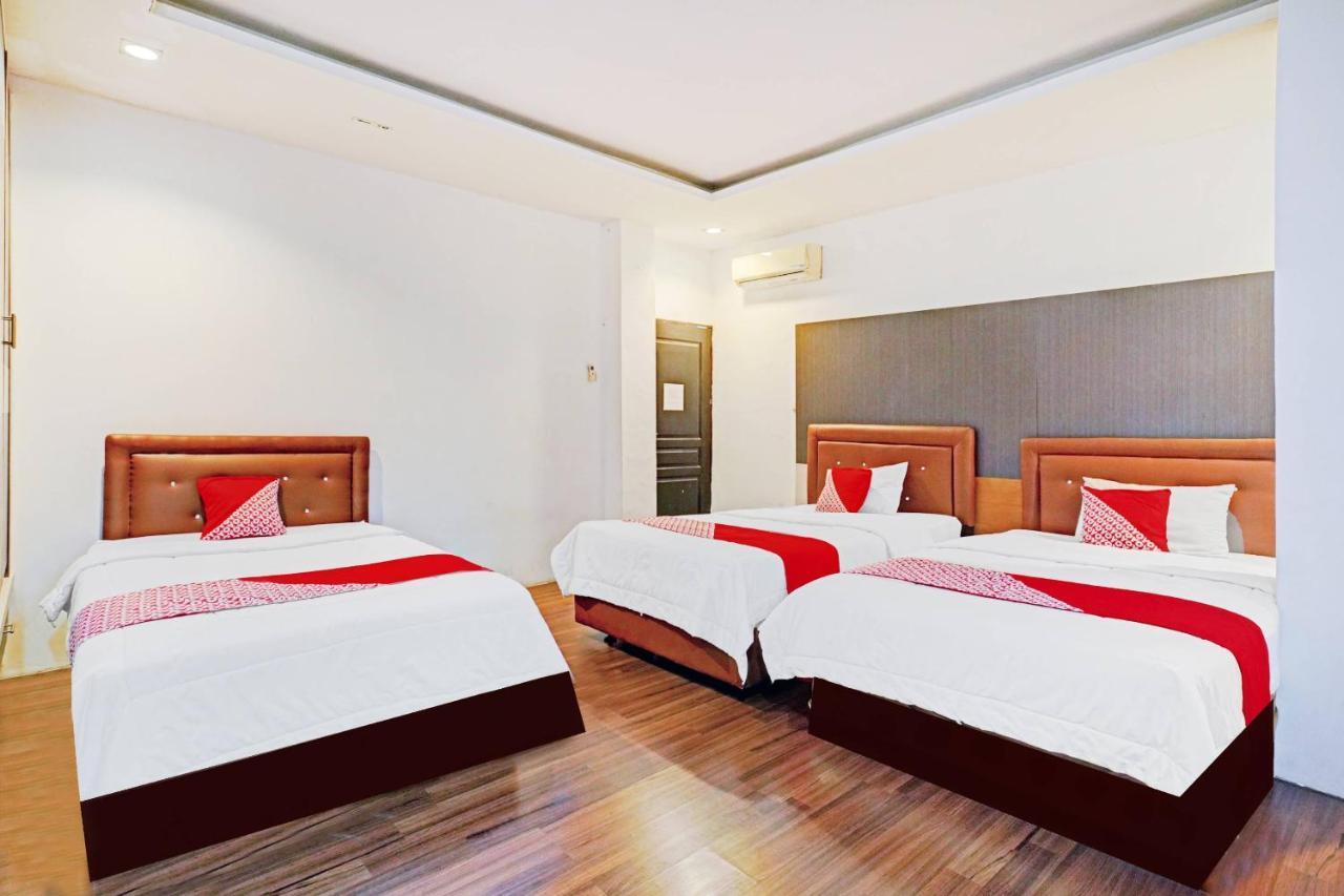 Oyo 90450 Sentra Inn Medan Exterior foto